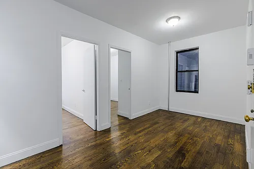 260 W 16th St #1D Photo 1