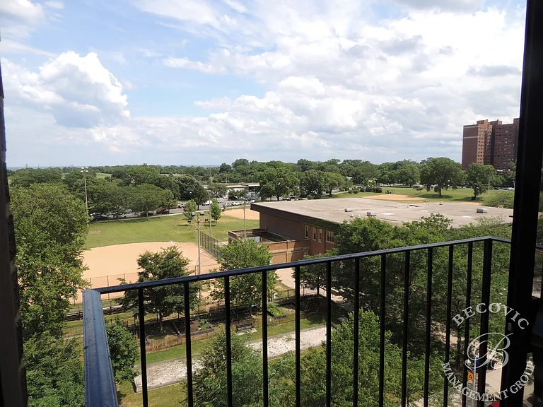 The Legacy HB at Clarendon Park — Photo 39