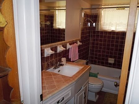 5th image of 2542 Highwood Dr