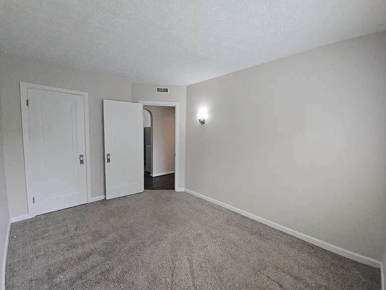 570 Hadley Ave #3 — Photo 15