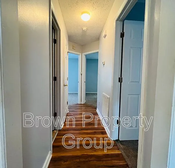 121 Sprucepine Dr — Photo 9