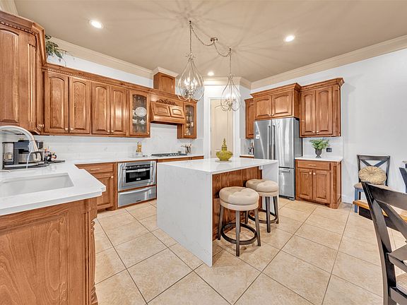 5th image of 2400 Vineyard Dr