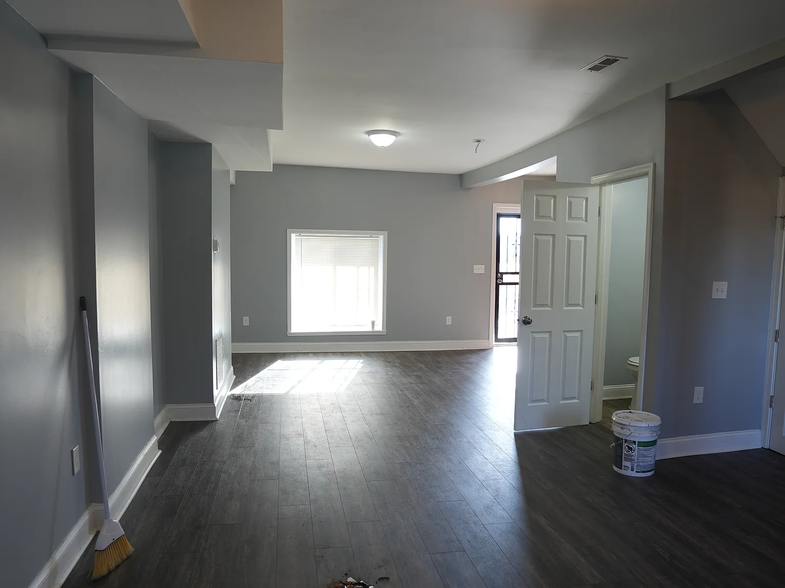 1204 Bonaparte Ave — Photo 3