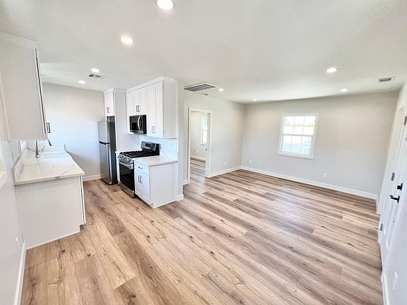 2nd image of 2817 W Victory Blvd #D