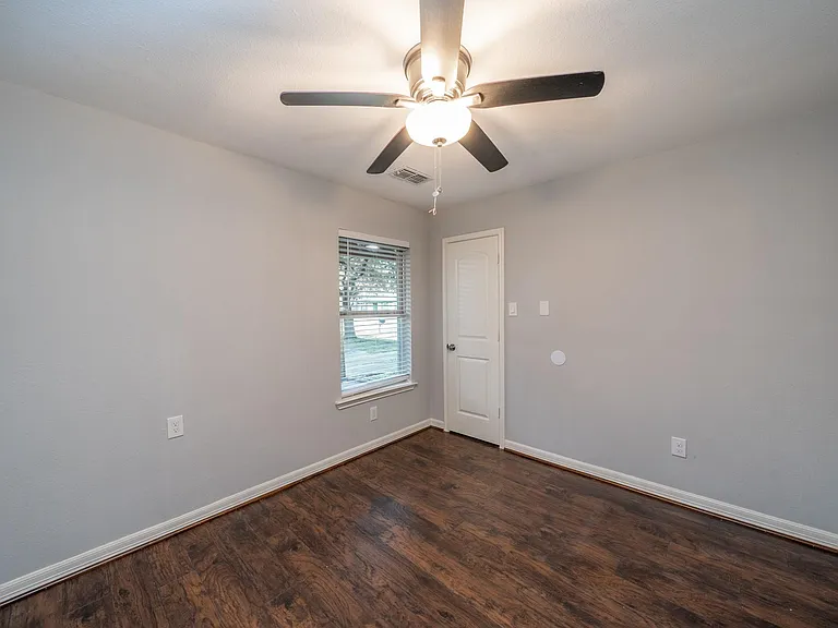 1907 Ashford Hollow Ln — Photo 19