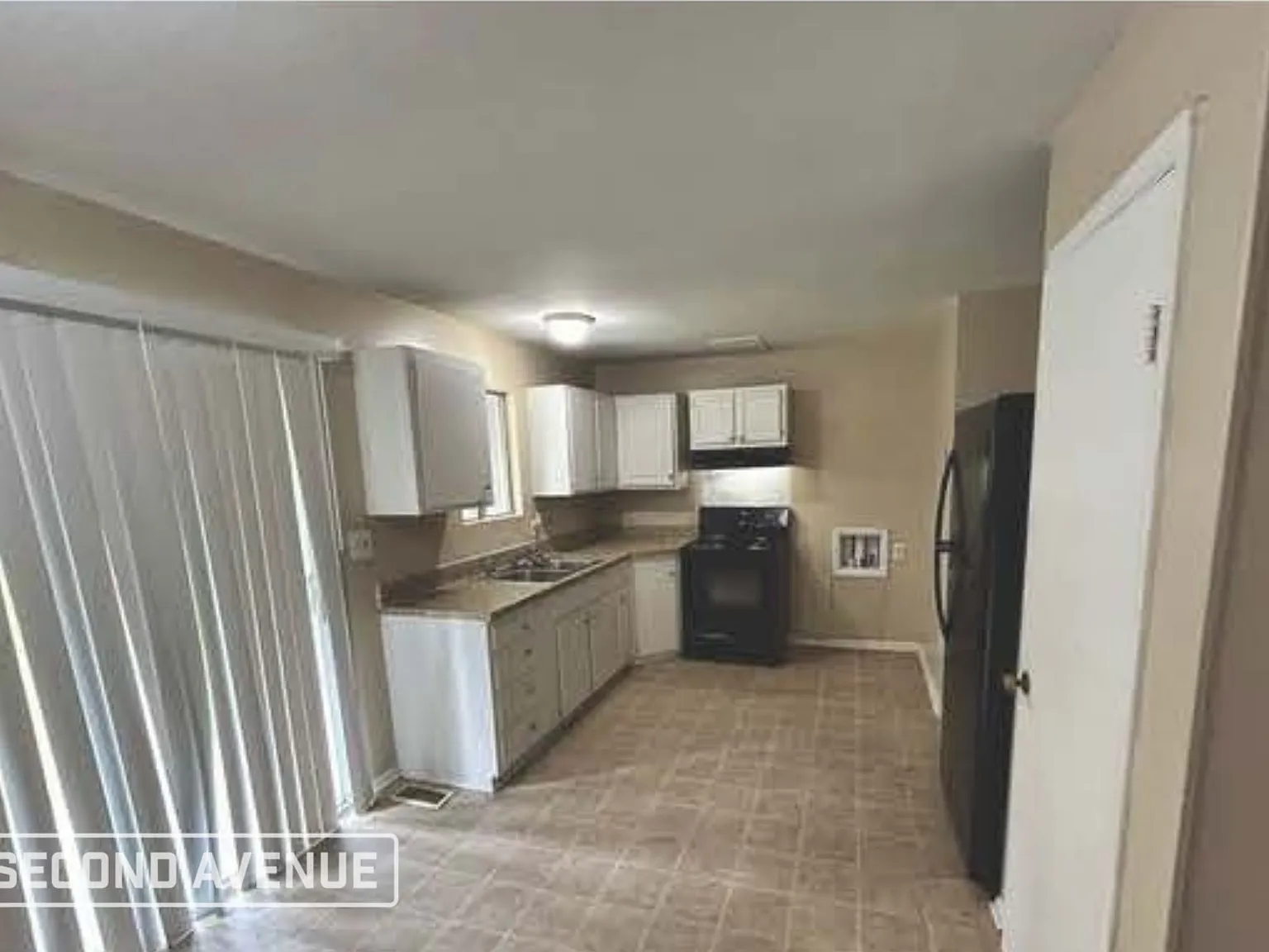 3 bed, 1.5 bath, 1350 sqft, $1,299 — Photo 3