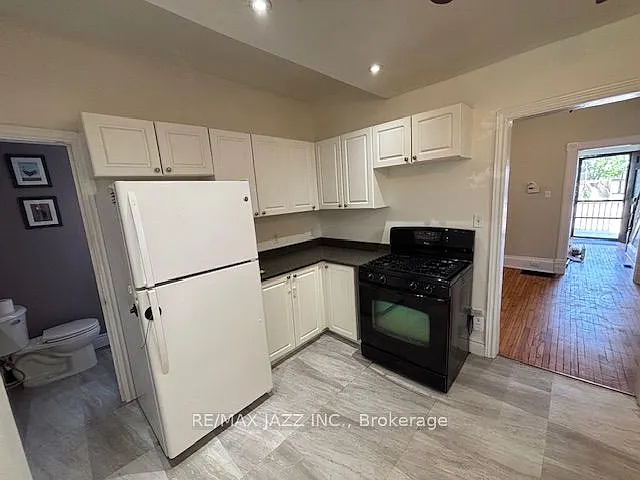 177 Athol St E — Photo 11
