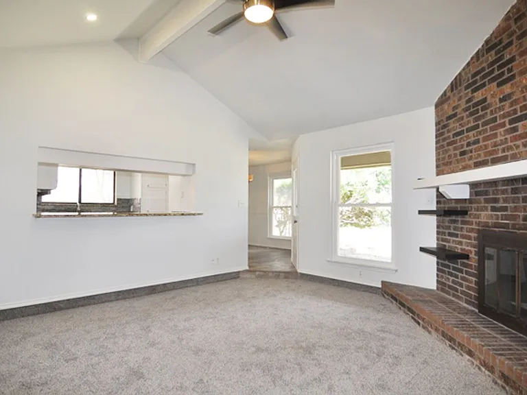 205 Juniper Dr — Photo 3