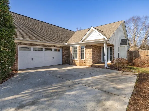 3765 Field Sedge Dr, Winston Salem, NC 27107