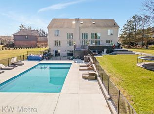 3545 Grandview Ct, Shelby Township, MI 48316