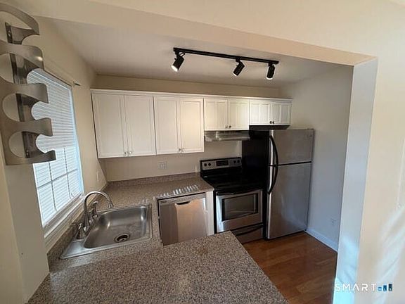 3rd image of 8 Oakwood Ave APT C3