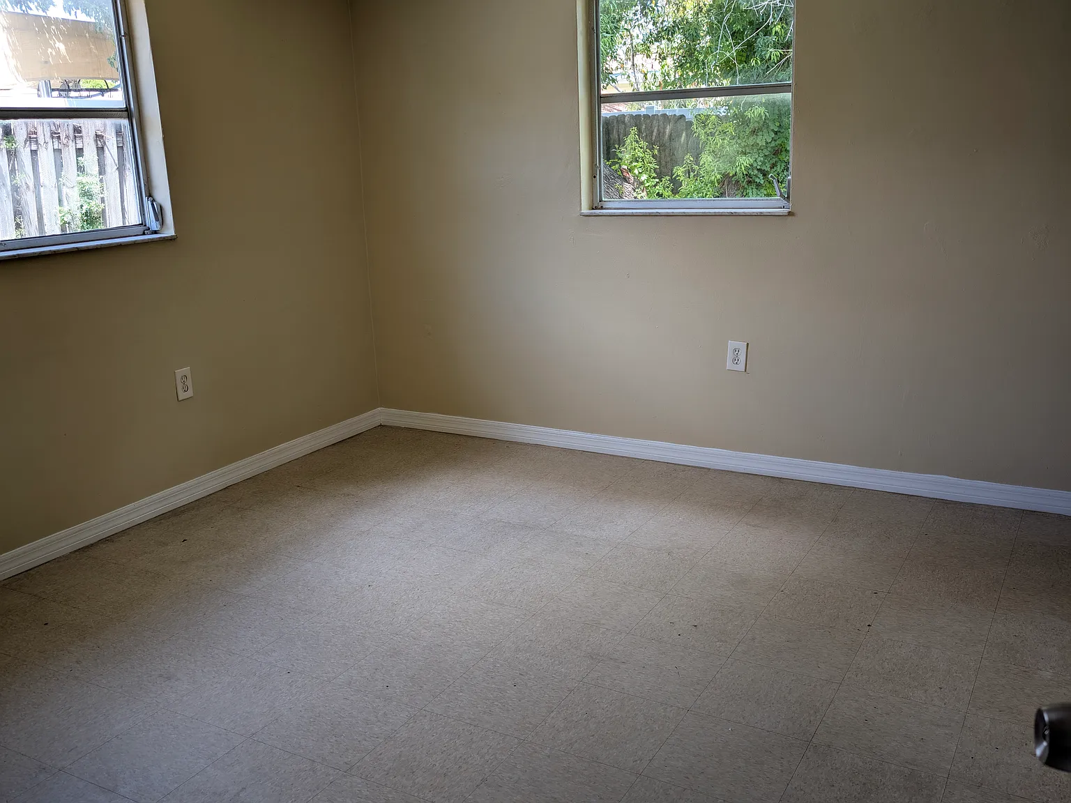 3 bed, 2.0 bath, 1390 sqft, $1,700 — Photo 2