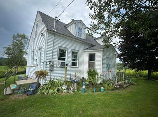 818 Gardiner Rd, Wales, ME 04280