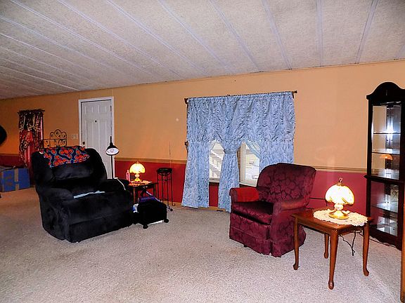 3rd image of 424 Carriage Lane Est