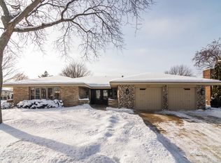 320 Mendon Ln, Schaumburg, IL 60193