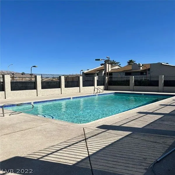 2 bed, 957 sqft, $1,350 — Photo 2