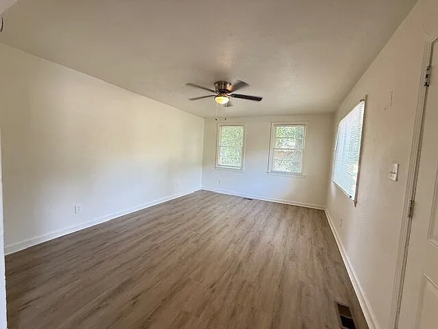 2836 Knox St — Photo 3