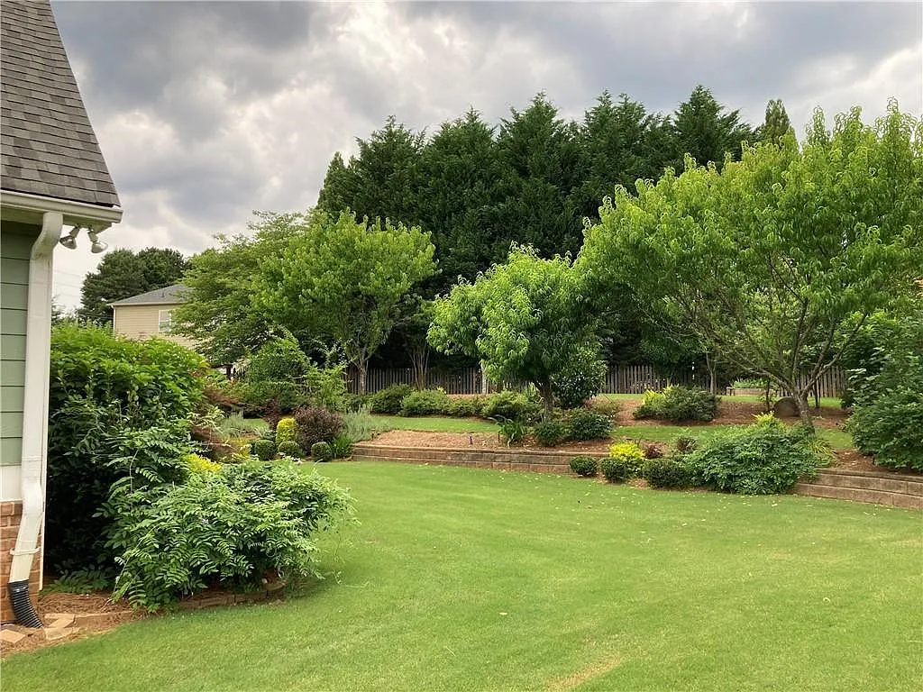 4 bed, 3.0 bath, 2825 sqft, $3,200 — Photo 4