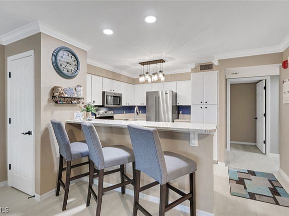 5th image of 4041 SE 11th Pl APT 105