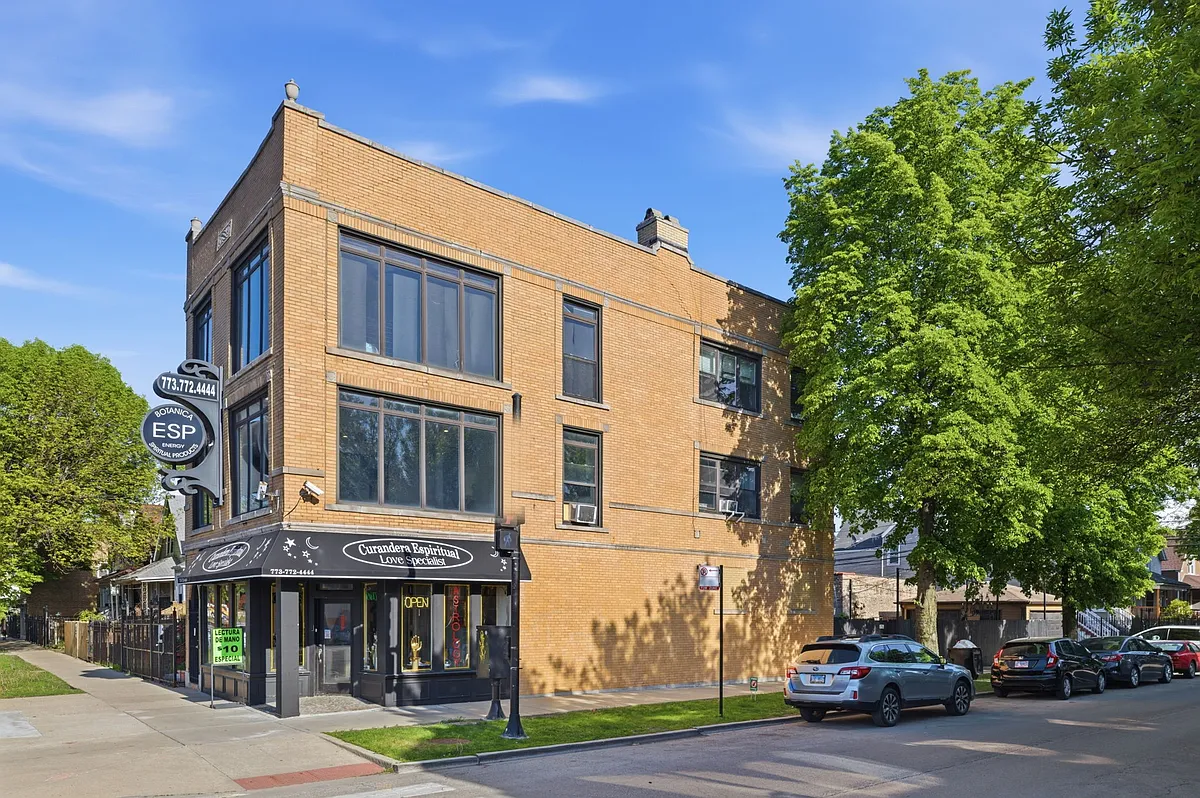 Building Photo - 4159 W Fullerton Ave #2