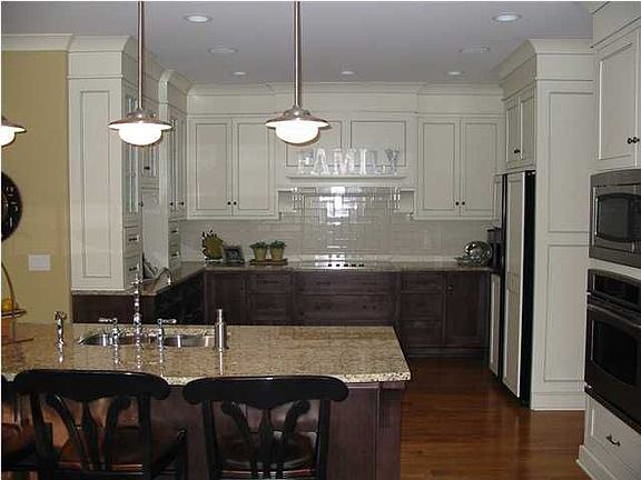 KItchen with snack ledge 