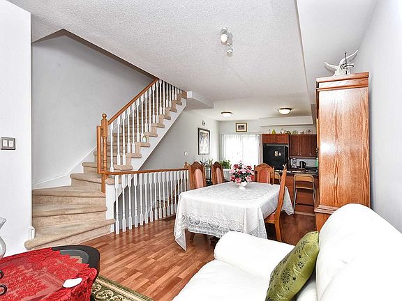 3rd image of 15 Florist Ln