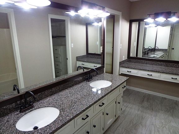 4th image of 4122 Crownwood Dr