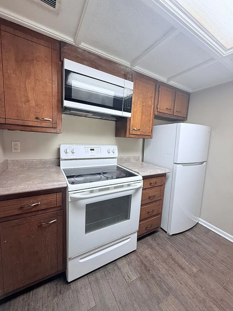 2 bedroom townhome in Oakwood, GA — Photo 4