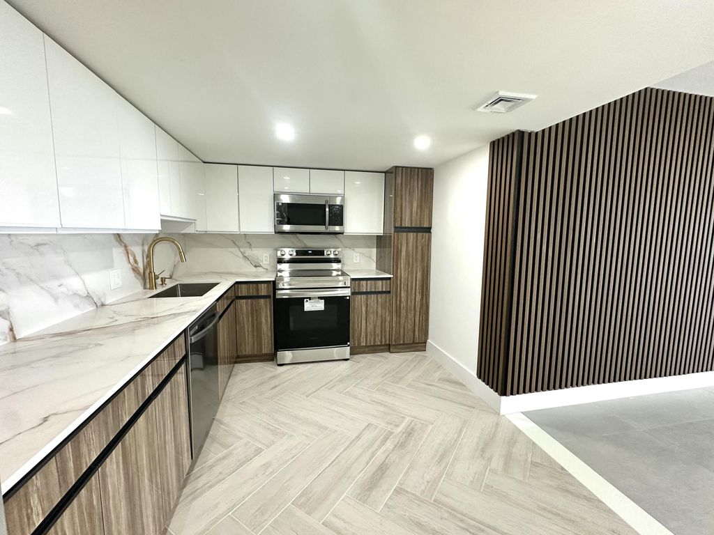 2940 N COURSE Drive #607, photo 6