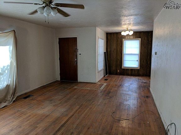 5th image of 301 Westside Dr