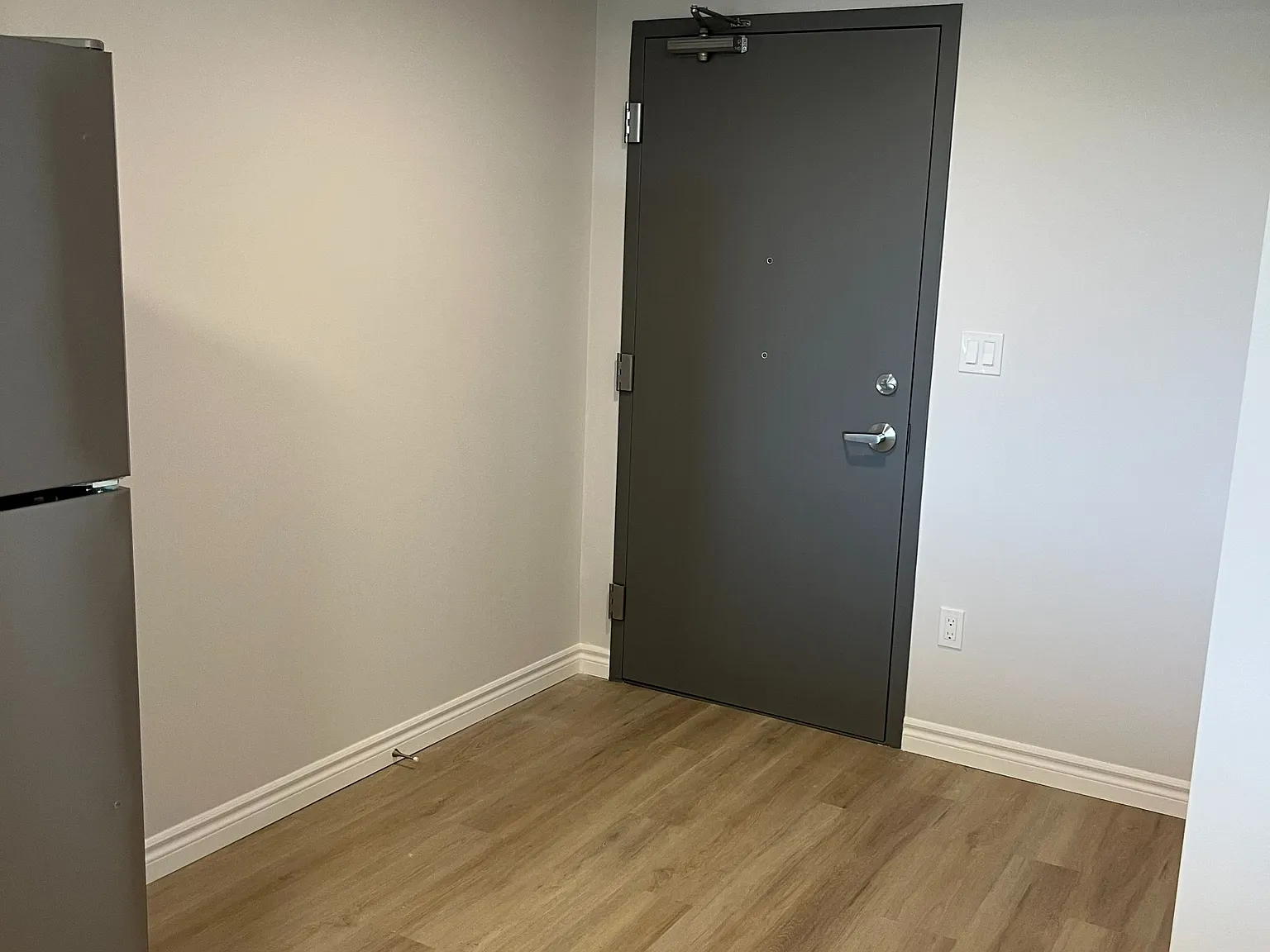 1 bed, $2,484 — Photo 3