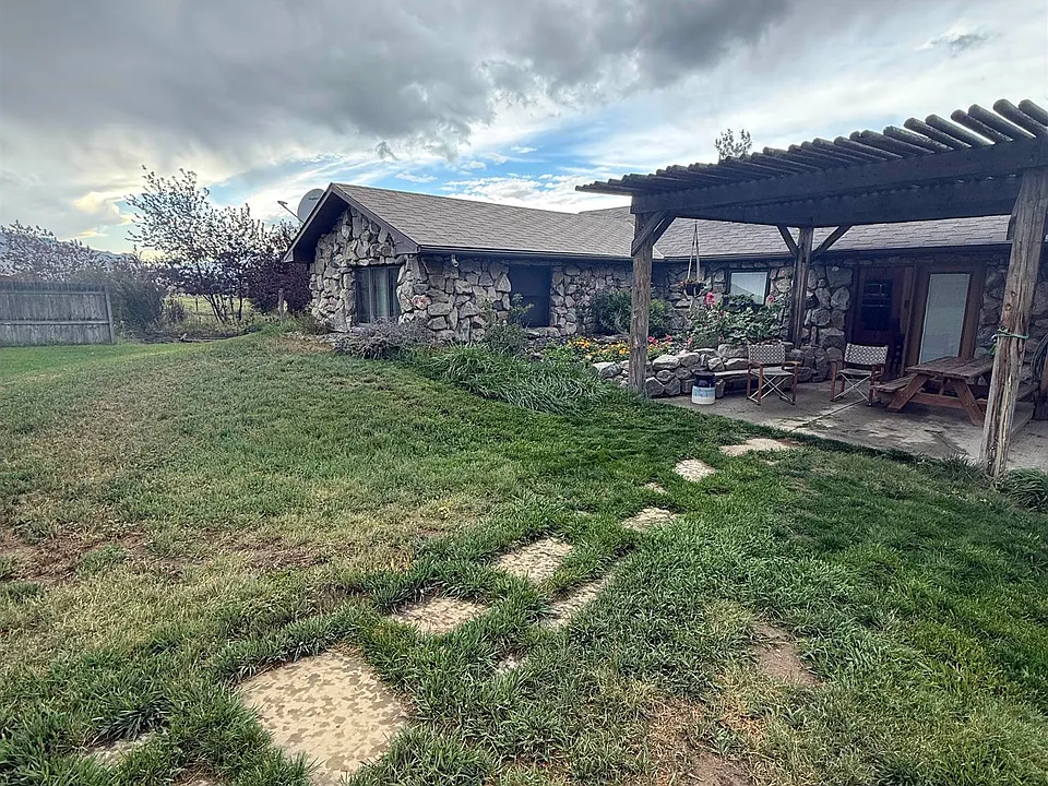 24 Moonlite Dr