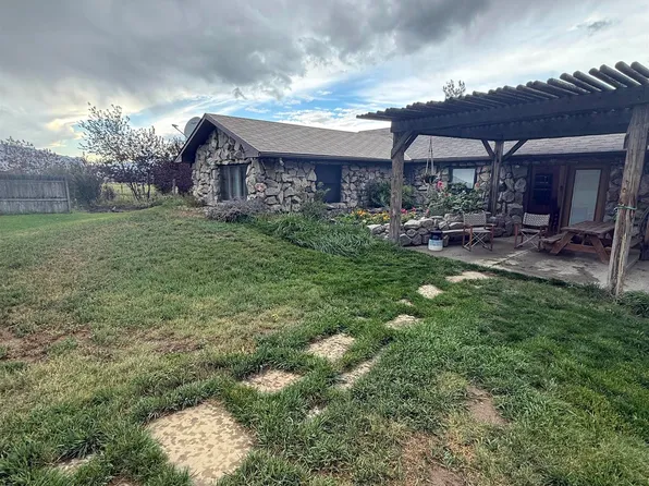 24 Moonlite Dr, Cody, WY 82414