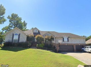 1919 Lee Creek Dr, Van Buren, AR 72956