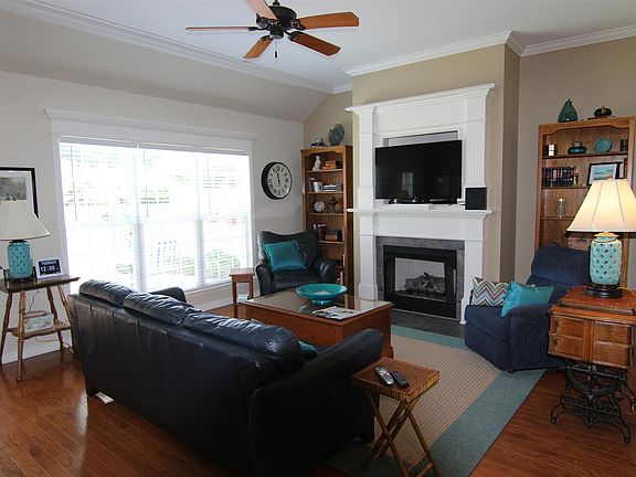 2nd image of 1035 Woodline Cir