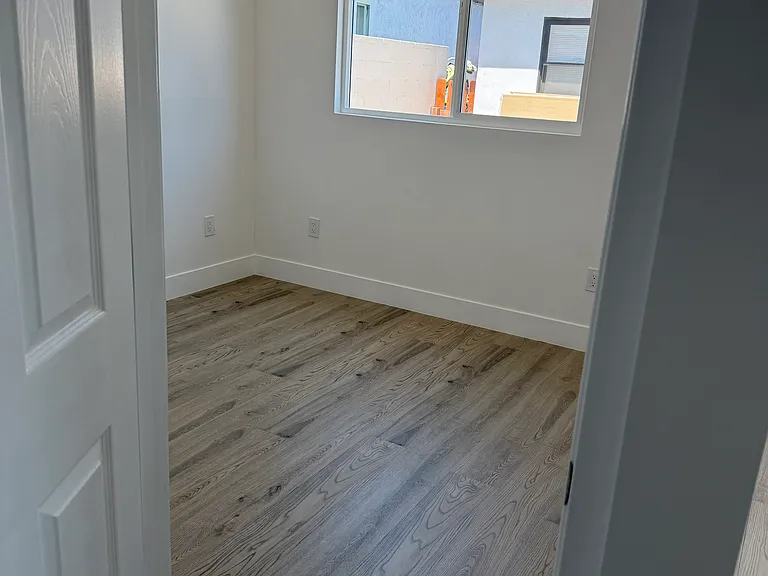 1204 S Spruce St — Photo 8