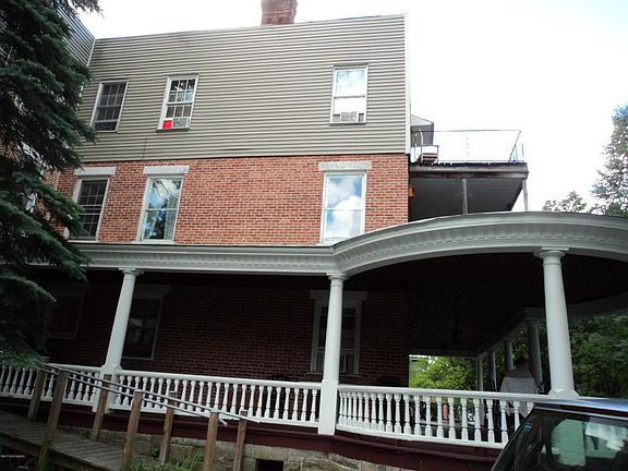 2nd image of 414 Glen St