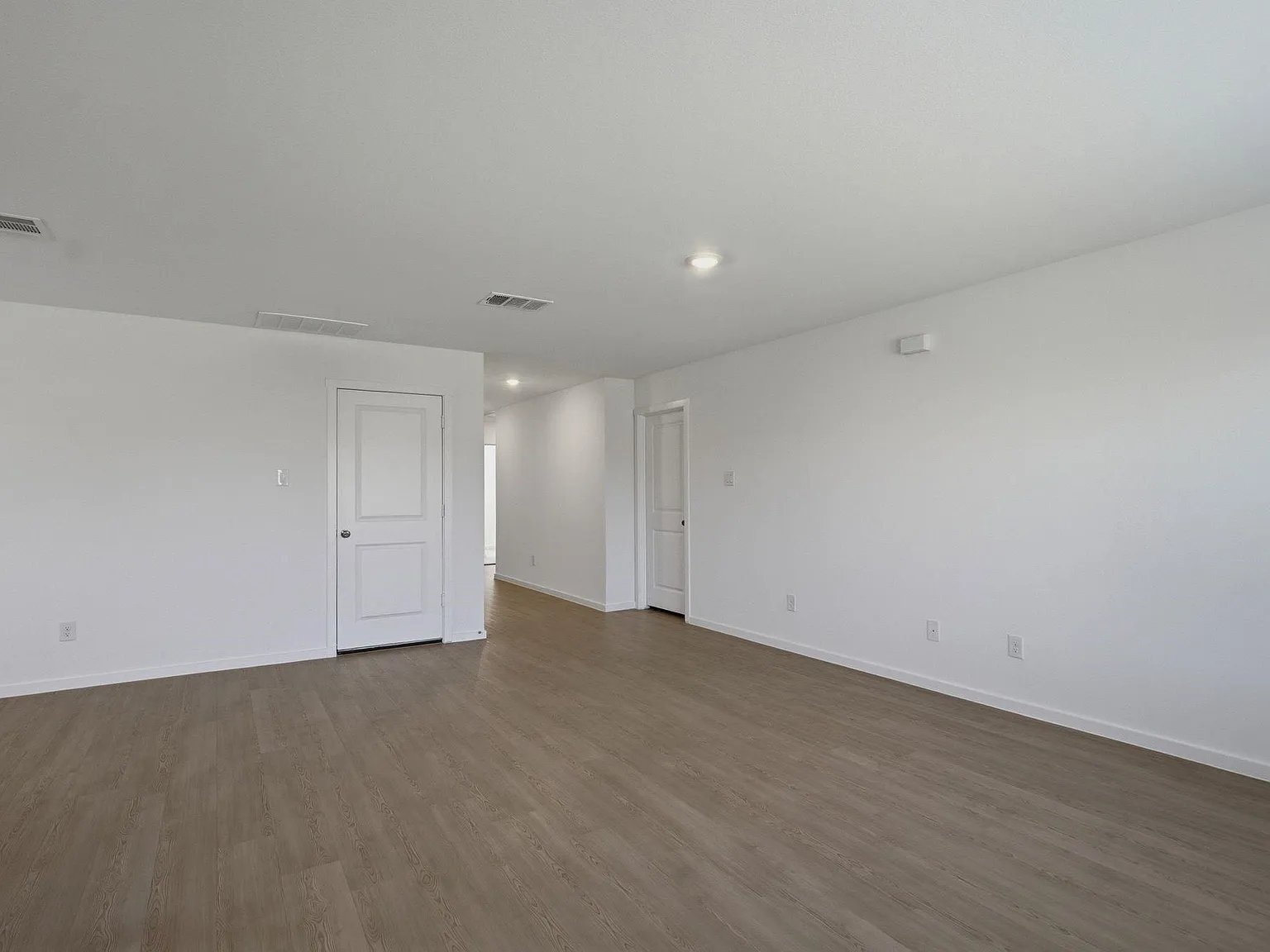 3 bed, 1337 sqft, $2,000 — Photo 4