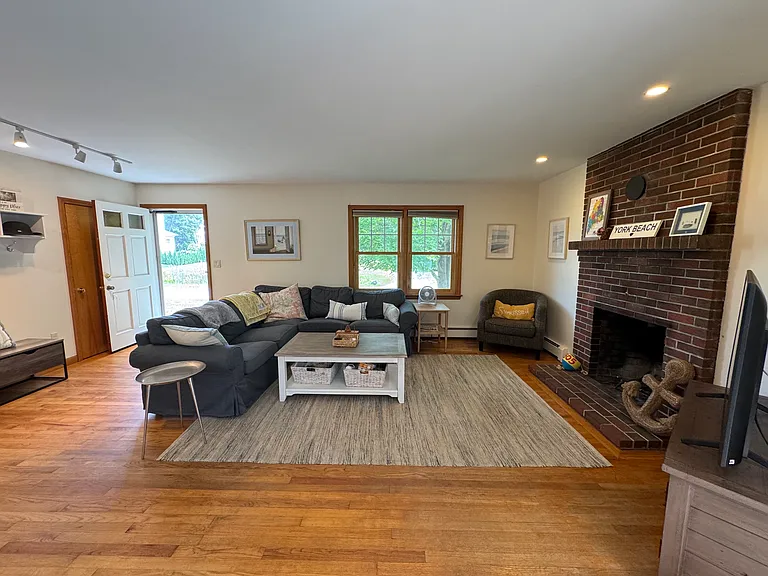 15 Iris Ave — Photo 7