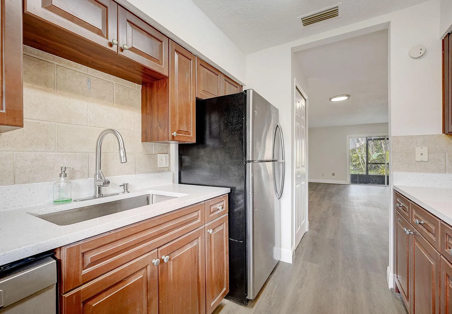 2 bed, 1058 sqft, $1,750 — Photo 1