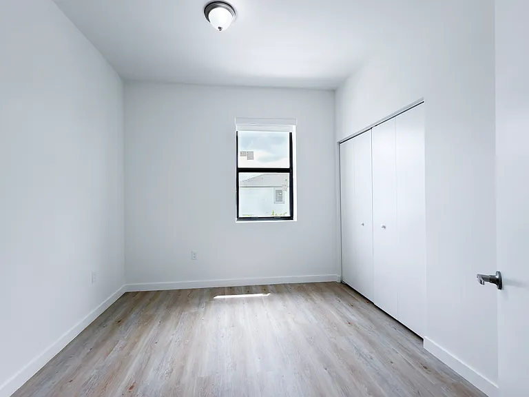 132 NW 10th Pl — Photo 10