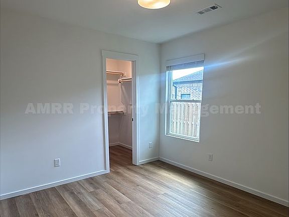 4th image of 1833 Porter St