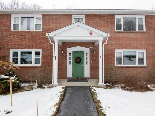 5 Morgan Mnr APT 8, Lenox, MA 01240