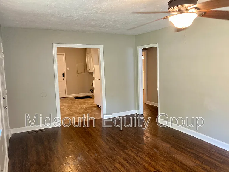 54 Monroe Ave — Photo 12