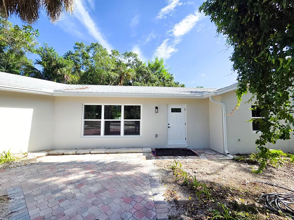 2086 63rd Ct #2086