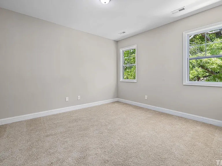 335 E Pine Ave — Photo 15