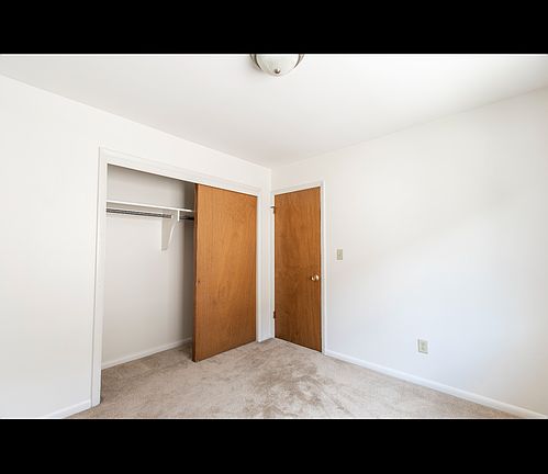 4th image of 315 Ellis Ave #8
