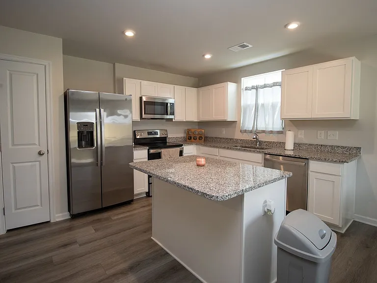 342 Saskatoon Dr — Photo 5
