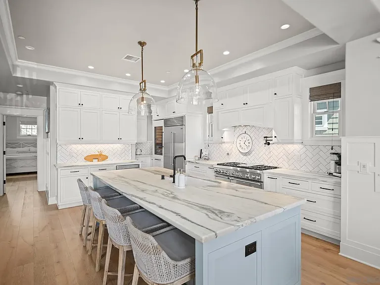 1048 Isabella Ave — Photo 10