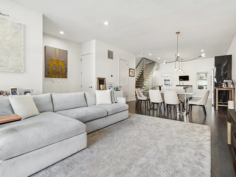1339 W Ancona St — Photo 4